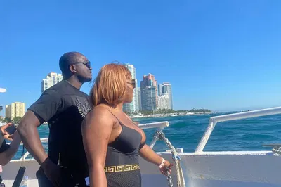 Miami's Millionaire Homes Cruise & Hard Rock Meal: A VIP Experience!