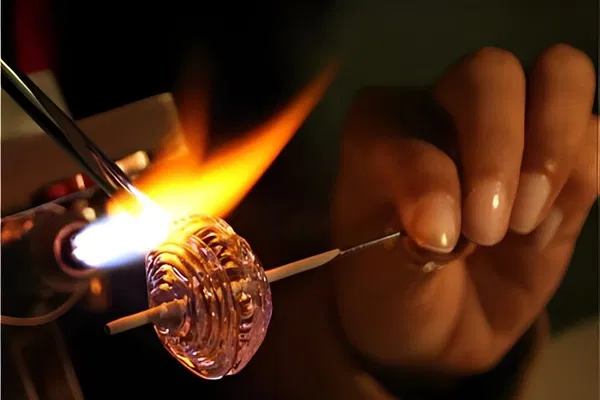 Istanbul Glassblowing: Craft Your Unique Masterpiece with a Senior Artisan