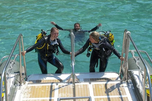Discover Scuba Diving in Santa Ponsa: Dive into the Underwater World!