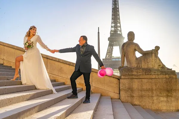 Paris Vows Renewal: Eiffel Tower Ceremony with Pro Photos & Video