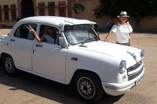 Discover Jaipur's Pink City Charm: Private Car Tour