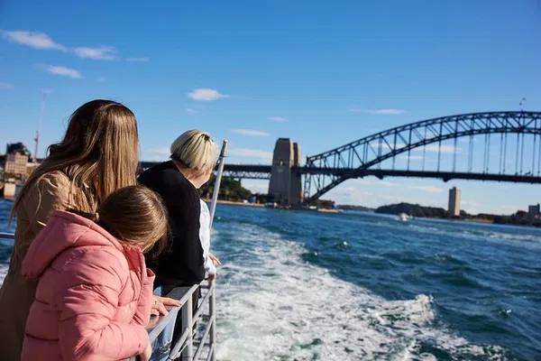 Sydney Harbour Cruise: Iconic Views & Live Commentary!