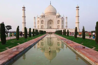 Taj Mahal Day Trip: A Luxurious Round Trip from Delhi