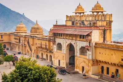 Unveiling Jaipur's Majesty: A Luxurious Day Tour from Delhi