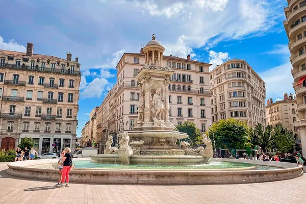 Lyon: Vieux Lyon & Presqu'île Guided Walking Tour