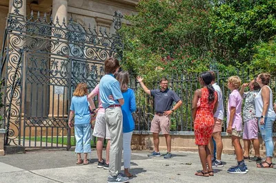 Charleston History Walk: Rainbow Row & Hidden Gems