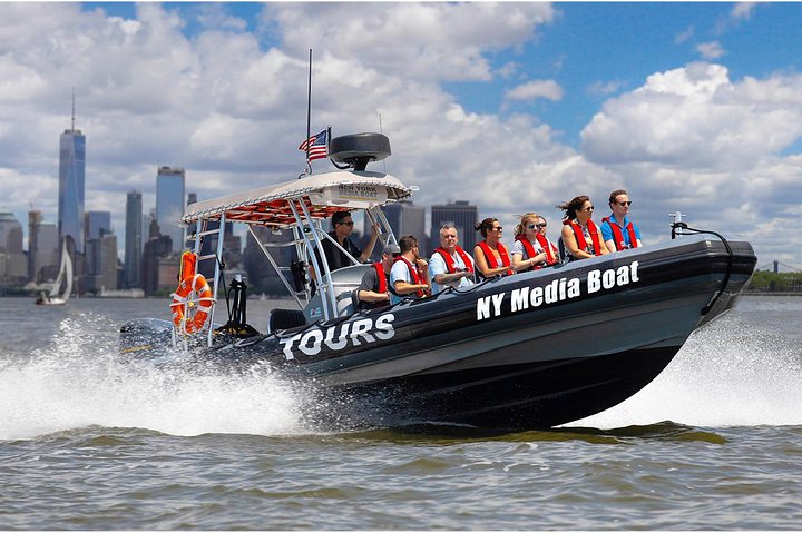 NYC Boat Tour: Manhattan Skyline Views & Photo Ops!