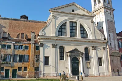 Uncover Venice's Hidden Gems: A Walking Tour Along the Canals