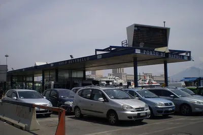 Stress-Free Transfer: Rome to Naples Pier with Private Chauffeur