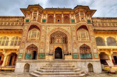 Unveiling India's Majesty: A Luxurious Golden Triangle Odyssey