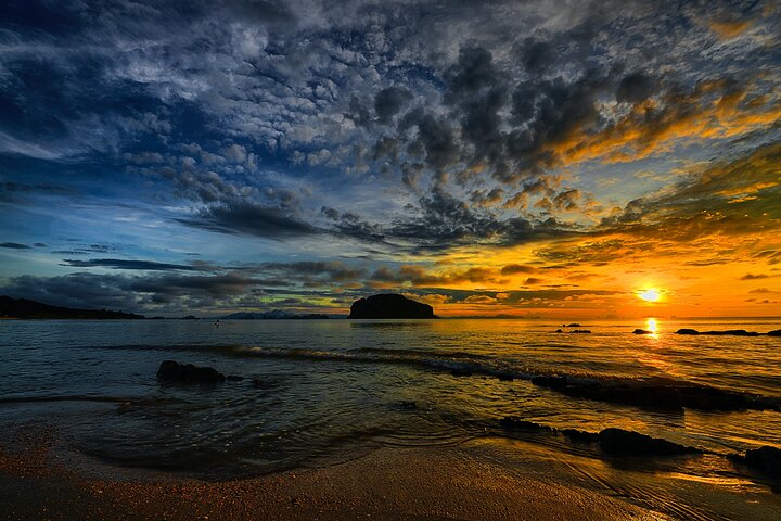 Enchanting Hong Island Sunset: Bioluminescent Plankton & Twilight Cruise