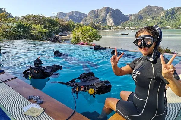Discover Scuba Paradise: PADI Open Water in Phi Phi!