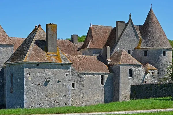 Château de Buranlure: Relive Loire Valley History & Heritage Through Wine