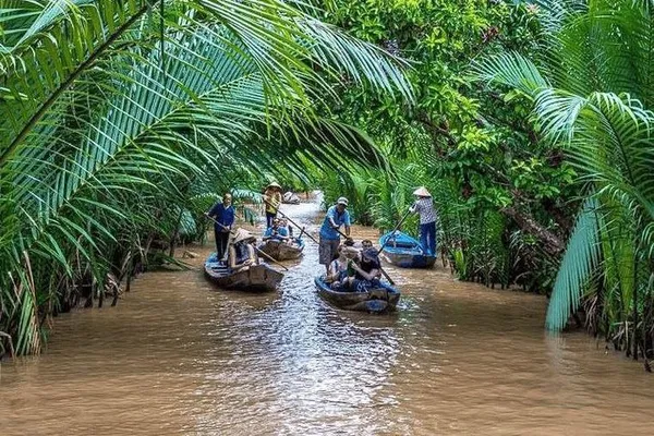 Mekong Delta Tour: Cruise, Sampan & Local Delights (Small Group)
