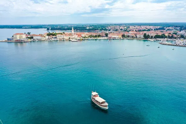 Encounter Dolphins: Awe-Inspiring Boat Trip on Poreč Riviera!