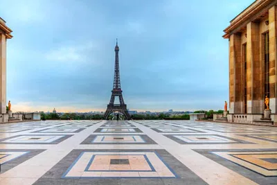 Eiffel Tower & Paris Tour with Local Guide