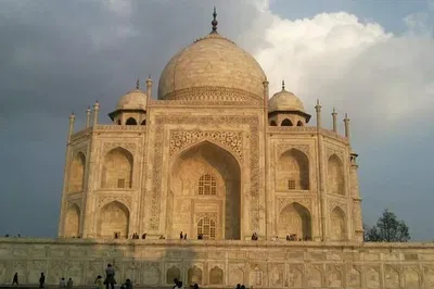 Sunrise Majesty: Private Taj Mahal Tour from Delhi