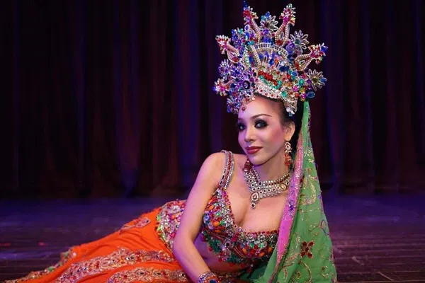 Spectacular Extravaganza: Pattaya Colosseum Show Tickets!