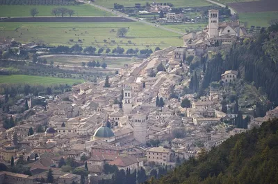 Assisi's Spiritual Journey: Guided Tour, Lunch & Eremo Hike