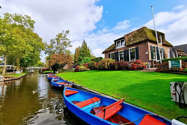 Giethoorn, Zaanse Schans & Afsluitdijk Day Trip