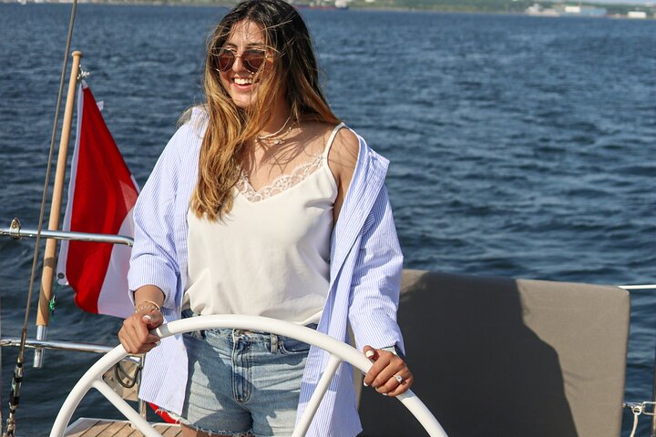 Halifax Summer Breeze Sail: Coastal Views & Cocktails