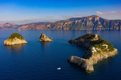 Amalfi Coast Adventure: Discover Hidden Gems on a 4-Hour Boat Tour!
