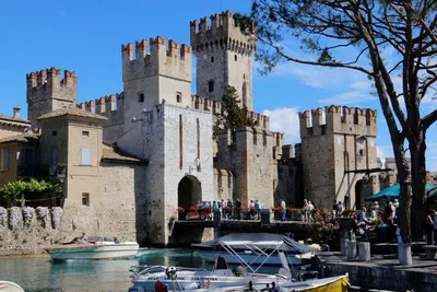 Venice to Milan: A Chauffeur-Driven Fairytale with Verona & Sirmione