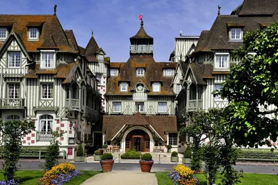 Normandy Private Day Trip: Explore Rouen, Honfleur & Deauville from Paris