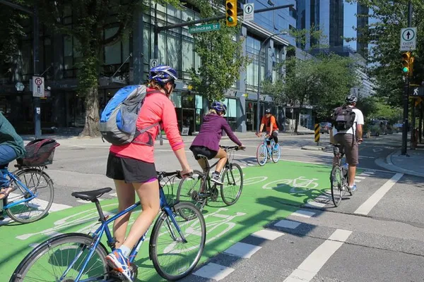 Vancouver Bike Tour: Stanley Park & Downtown Adventure