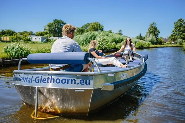Giethoorn Boat Rental: Steer Your Own Electric Boat!