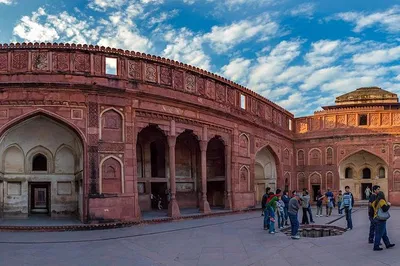 Unveiling Agra's Majesty: A Whirlwind Taj Mahal Day Trip from Delhi