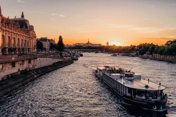 Seine River Dinner Cruise: Paris Capitaine Fracasse