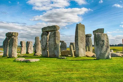 Uncover Ancient Wonders: Stonehenge and Bath Day Trip from Birmingham
