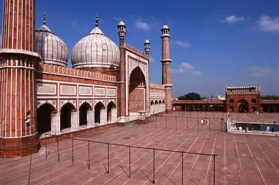 Old Delhi: A Sensory Symphony Rickshaw & Walking Tour