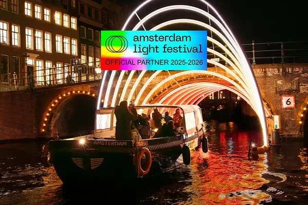 Amsterdam Light Festival Cruise: Snacks & Hot Drinks