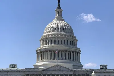DC's Cherry Blossom Spectacle: A Whirlwind Tour of Monuments & Potomac Views!