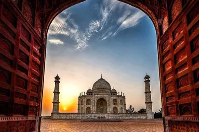 Taj Mahal, Agra Fort & Tiger Safari: 2-Day Tour from Hyderabad