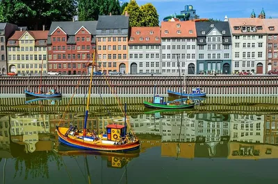 Brussels Bus & Walking Tour with Waffle Tasting