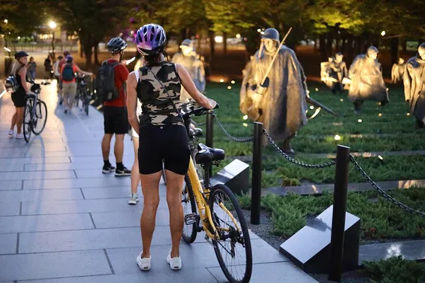 DC Night Bike Tour: See Monuments Sparkle!