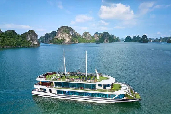 Halong Bay Luxury Cruise: Cave, Kayak & Limousine