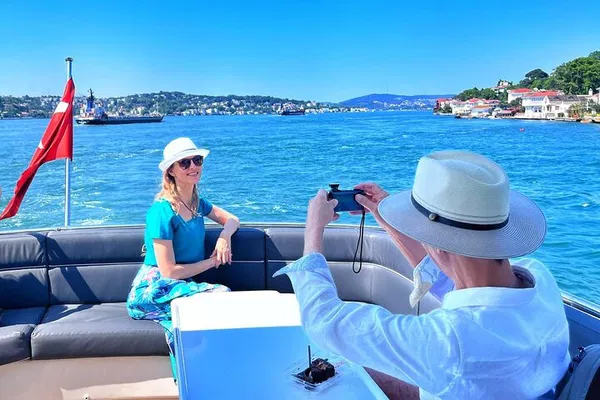 Istanbul Bosphorus Yacht Tour: Asian Side Stop in Kanlica