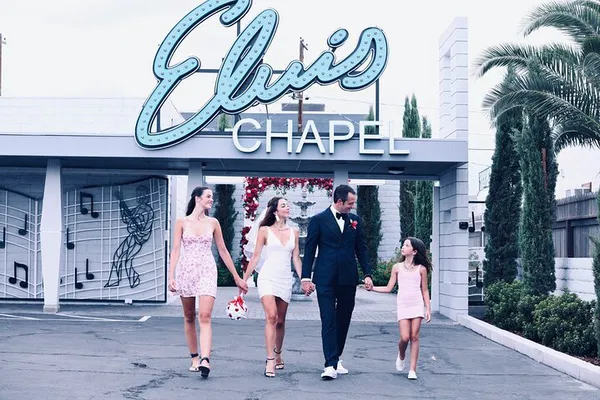 Viva Las Vegas Wedding: Renew Your Vows with Elvis!
