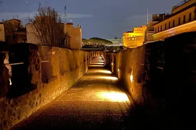 Rome's Secret Passetto Night Tour: Vatican Escape Route