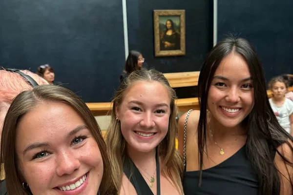 Louvre Family Tour: Kid-Friendly Private Guided Adventure