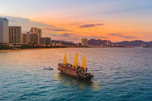 Nha Trang Sunset Cruise: Cocktails, Dinner & Bay Views