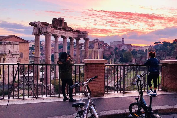 Rome Sunrise E-Bike Tour: Italian Breakfast Included!
