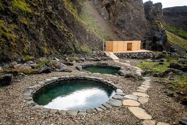 Husafell Canyon Baths: Geothermal Highland Hike & Soak