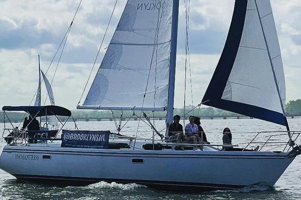 Private Sail New York: Brooklyn Bridge Views!