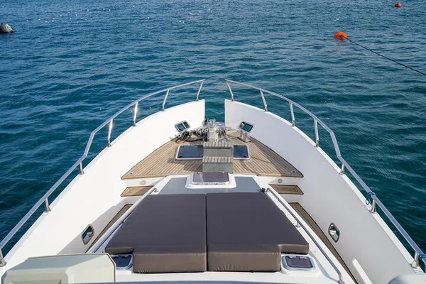 Bosphorus Bliss: A Luxurious 2-Hour Private Yacht Escape