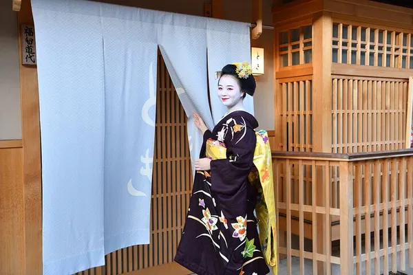 Exclusive Gion Geisha Encounter: Dance, Tea & Cultural Immersion